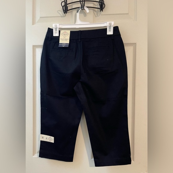 St. John’s Bay black capris - Picture 5 of 5